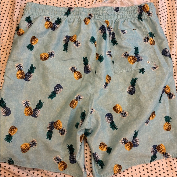Old navy swim trunks - Picture 2 of 5